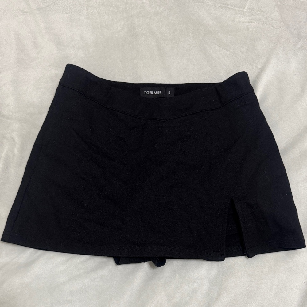 Tiger Mist Elegant Black Skirt